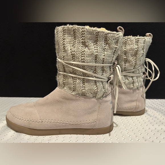 TOMS Nepal Light Gray Beige Suede Tie Cable Knit Winter Boots Size W 8.5 - Picture 1 of 7